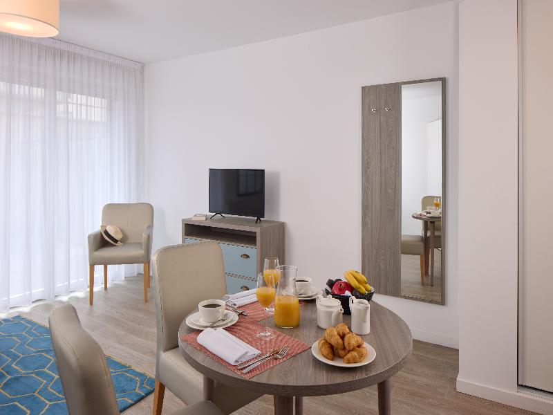 Quality Suites Morangis Orly image