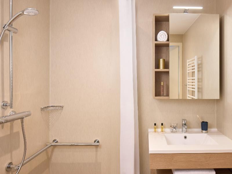 Quality Suites Morangis Orly image
