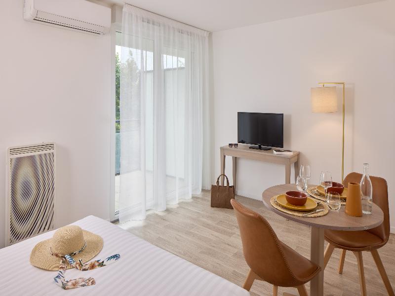 Quality Suites Perpignan image