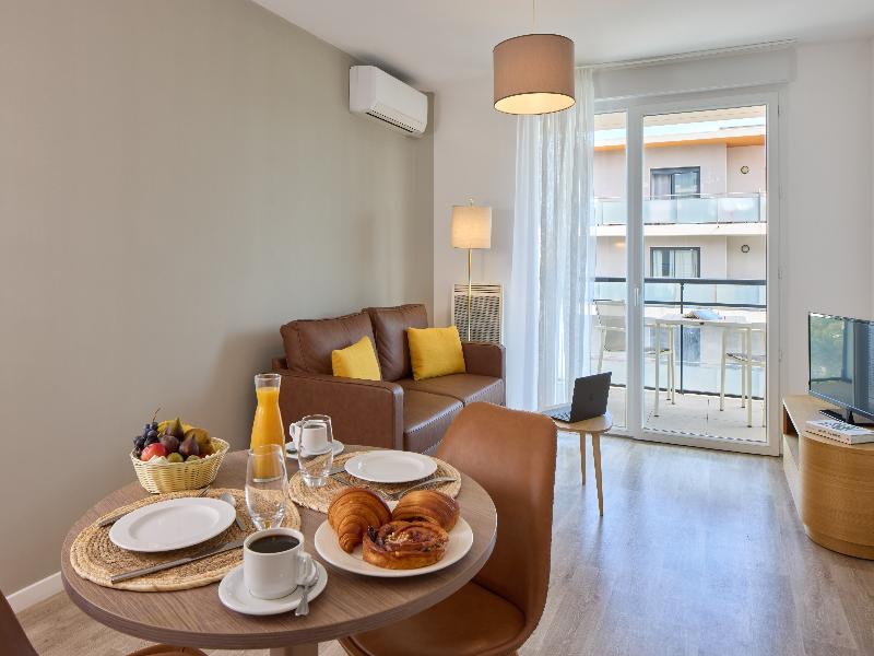 Quality Suites Perpignan image