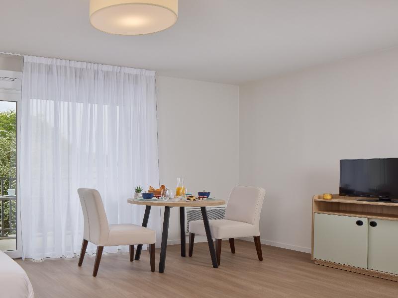 Quality Suites Plerin image