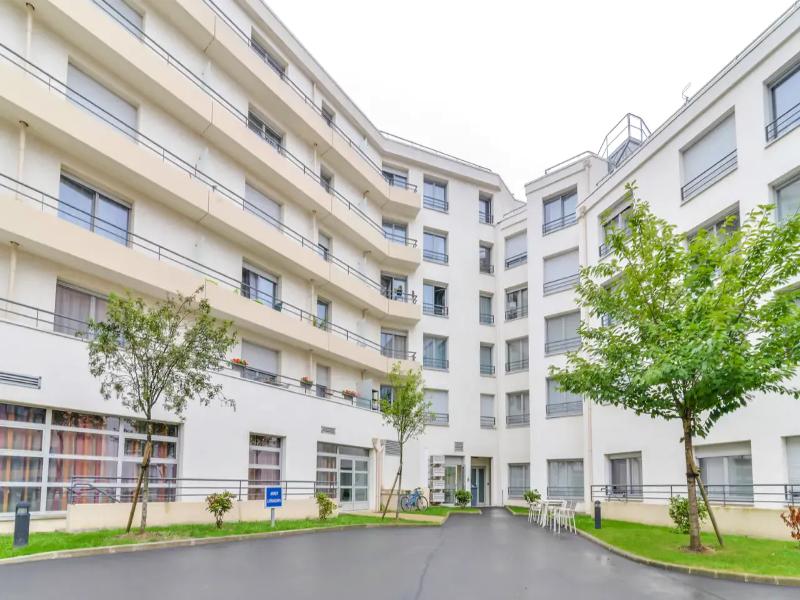 Quality Suites Valenciennes image