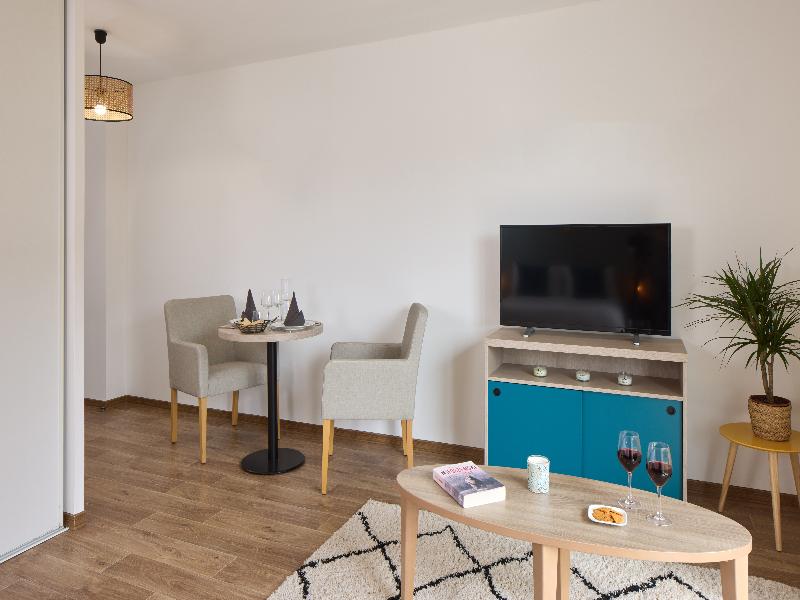 Quality Suites Valenciennes image