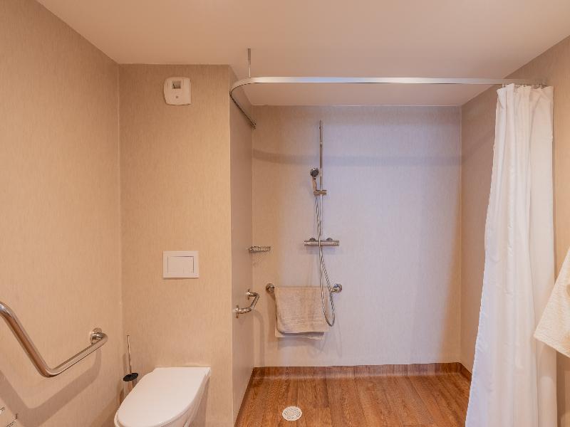 Quality Suites Valenciennes image