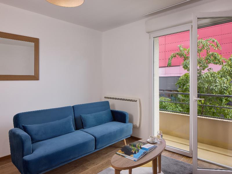 Quality Suites Valenciennes image