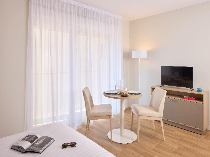 Quality Suites Voiron image