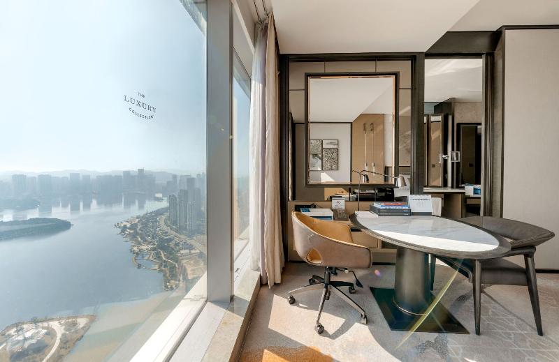 MEIXI LAKE HOTEL , A LUXURY COLLECTION HOTEL image