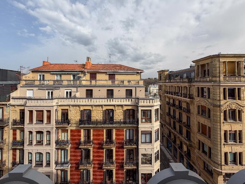 Palacio Bellas Artes San Sebastian, Curio Collect image