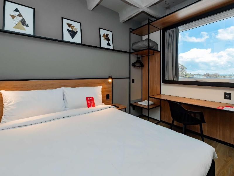 Ibis Pelotas — exterior view