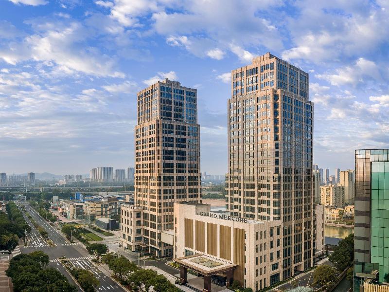 Grand Mercure Wuxi Huishan image