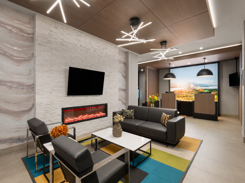 La Quinta Inn & Suites By Wyndham Kelowna BC — view