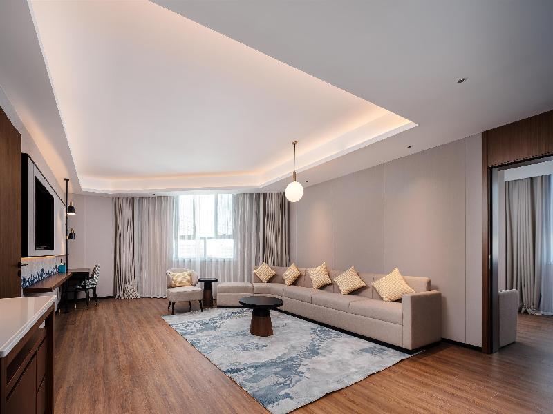 Hilton Garden Inn Yanqi Downtown image