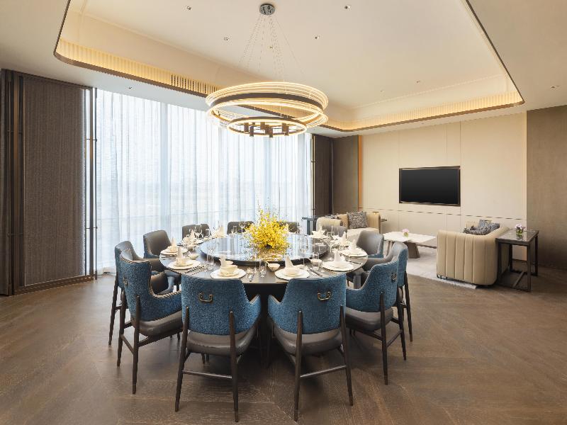 DoubleTree by Hilton Zhengzhou Airport Aerotropol image 8