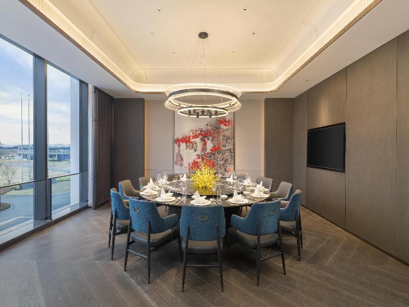 DoubleTree by Hilton Zhengzhou Airport Aerotropol image 6