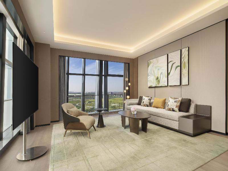 DoubleTree by Hilton Zhengzhou Airport Aerotropol image