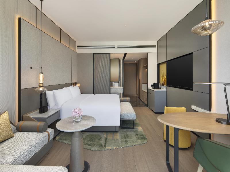 DoubleTree by Hilton Zhengzhou Airport Aerotropol image