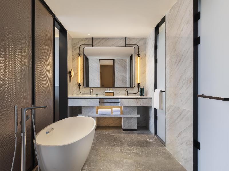 DoubleTree by Hilton Zhengzhou Airport Aerotropol image