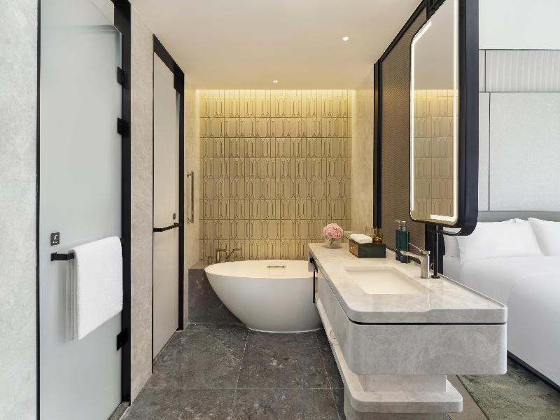 DoubleTree by Hilton Zhengzhou Airport Aerotropol image