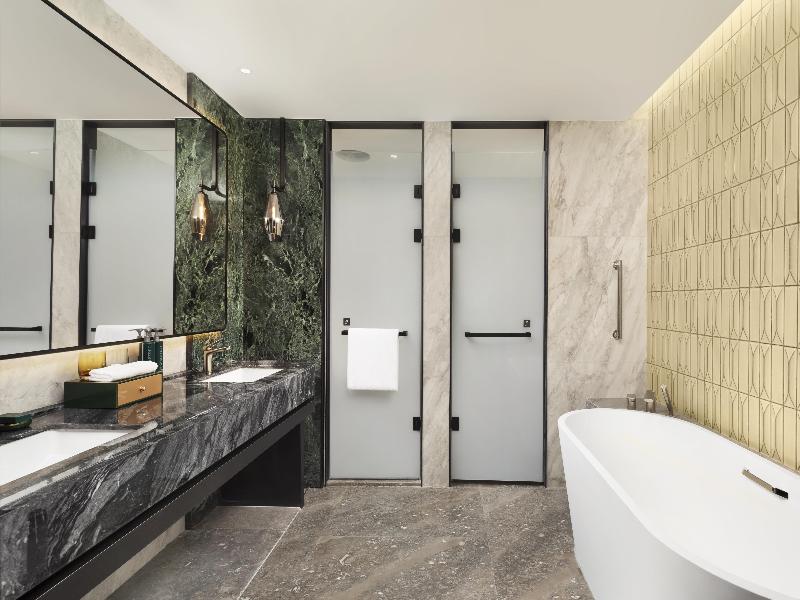 DoubleTree by Hilton Zhengzhou Airport Aerotropol image