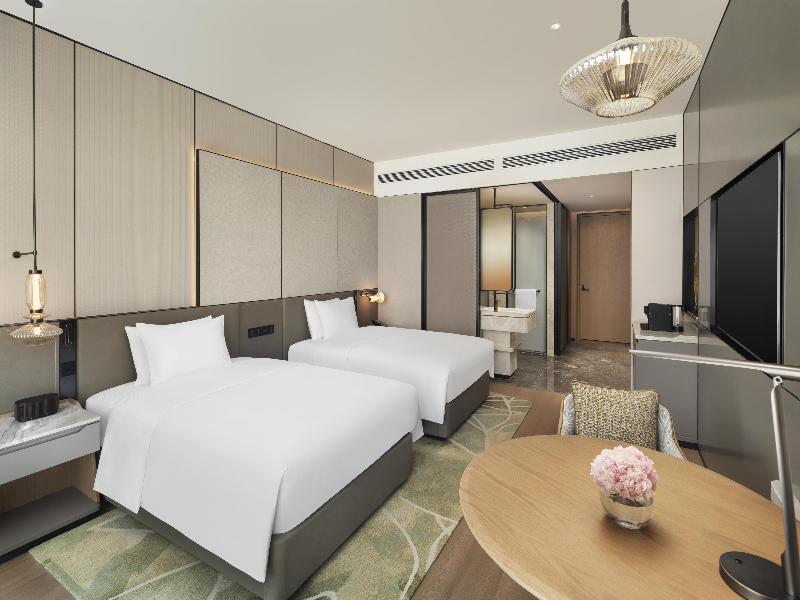 DoubleTree by Hilton Zhengzhou Airport Aerotropol image