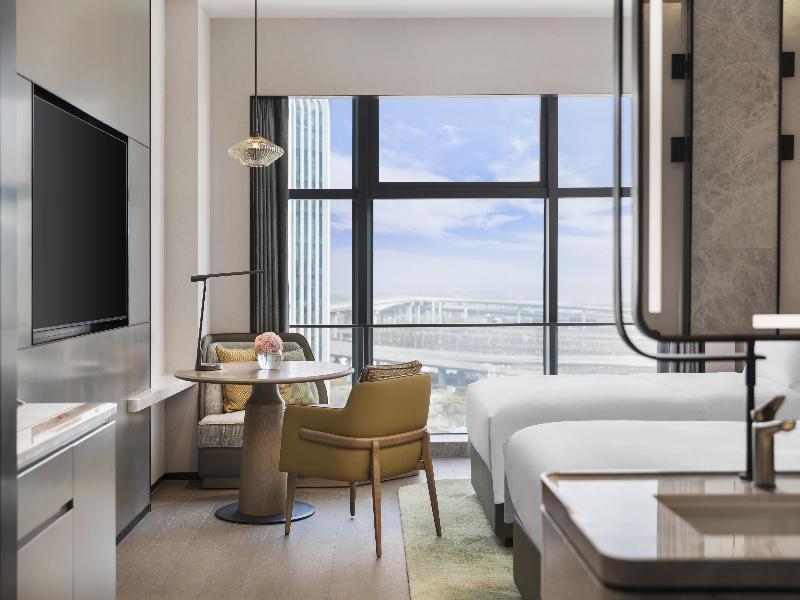 DoubleTree by Hilton Zhengzhou Airport Aerotropol image
