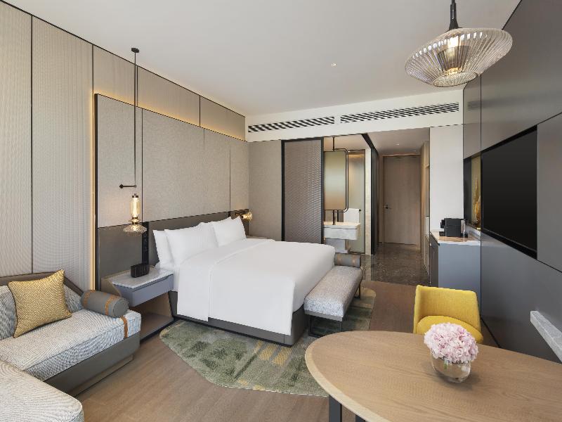 DoubleTree by Hilton Zhengzhou Airport Aerotropol image