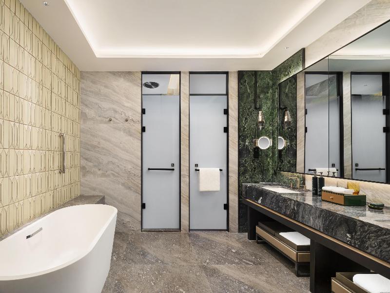 DoubleTree by Hilton Zhengzhou Airport Aerotropol image