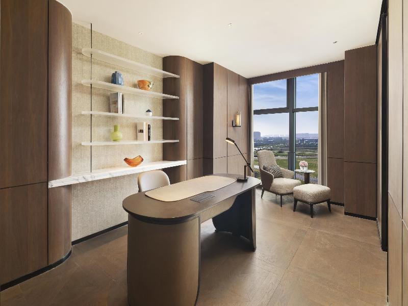 DoubleTree by Hilton Zhengzhou Airport Aerotropol image