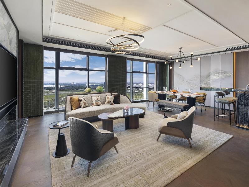 DoubleTree by Hilton Zhengzhou Airport Aerotropol image
