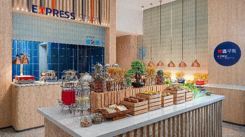Holiday Inn Express Haikou Intl Duty Free City image
