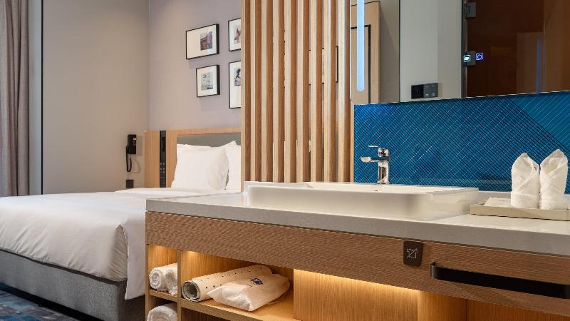 Holiday Inn Express Haikou Intl Duty Free City image