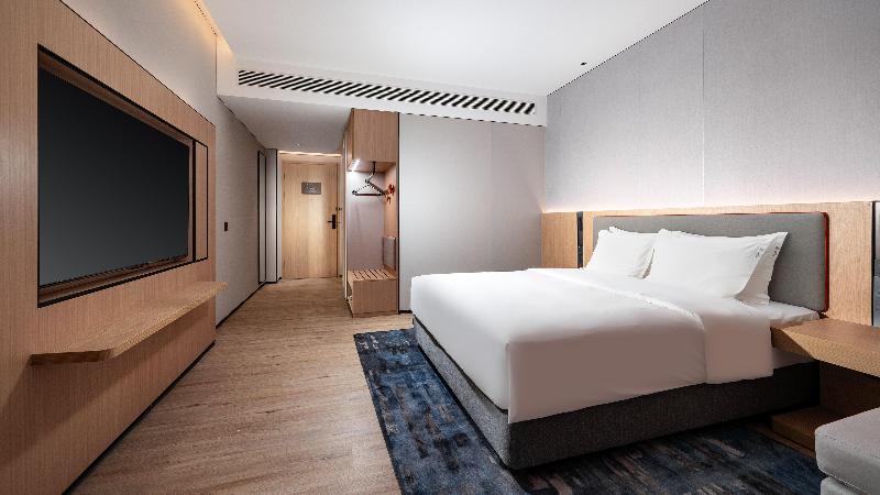 Holiday Inn Express Haikou Intl Duty Free City image