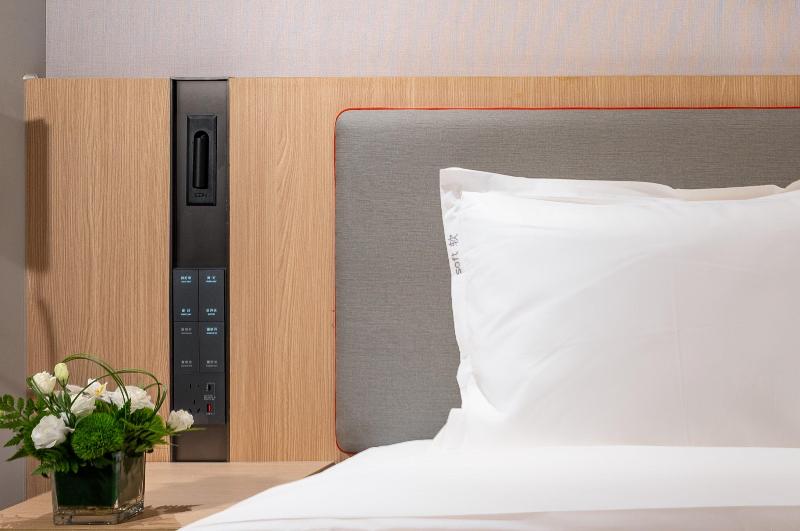 Holiday Inn Express Haikou Intl Duty Free City image