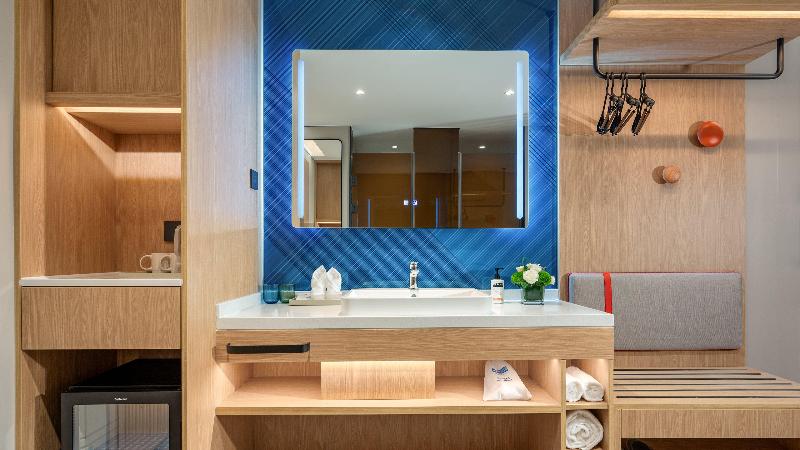 Holiday Inn Express Haikou Intl Duty Free City image