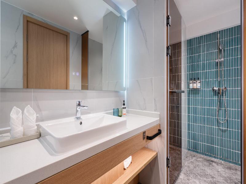 Holiday Inn Express Haikou Intl Duty Free City image