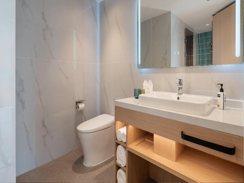 Holiday Inn Express Haikou Intl Duty Free City image