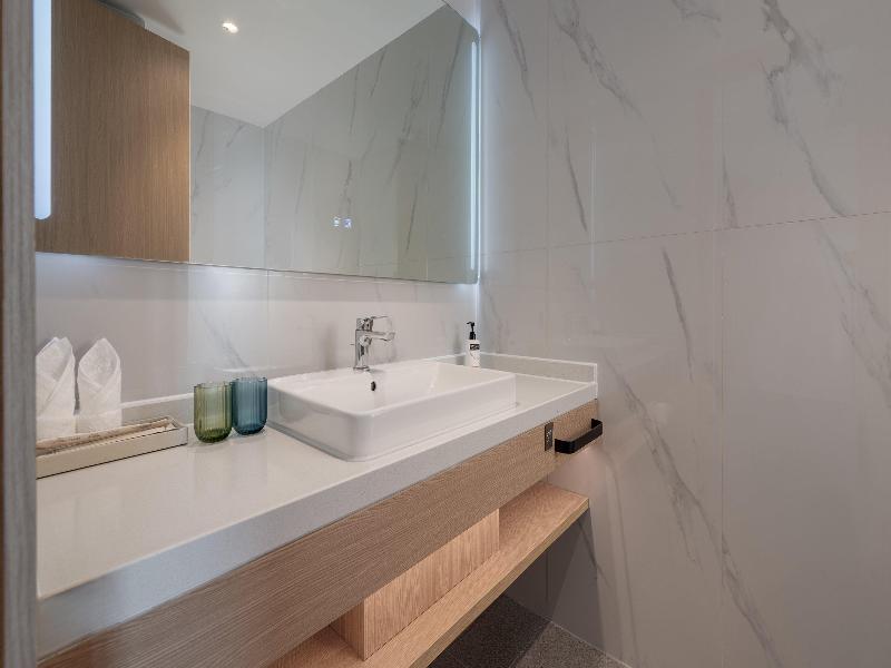 Holiday Inn Express Haikou Intl Duty Free City image
