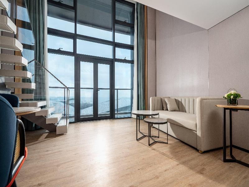 Holiday Inn Express Haikou Intl Duty Free City image