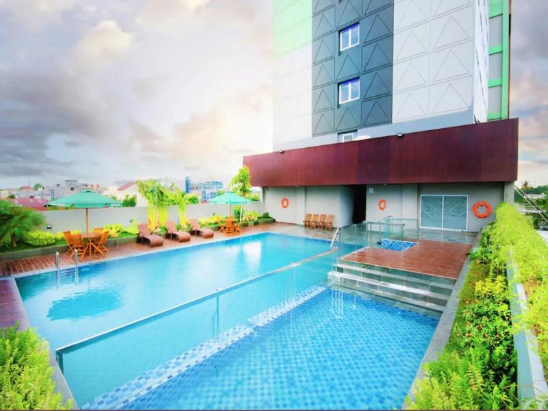 Ayola First Point Hotel Pekanbaru — general view