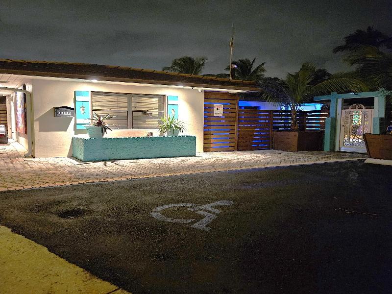 Blue Heron Bridge Hotel and Dive Club image