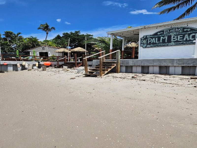 Blue Heron Bridge Hotel and Dive Club image