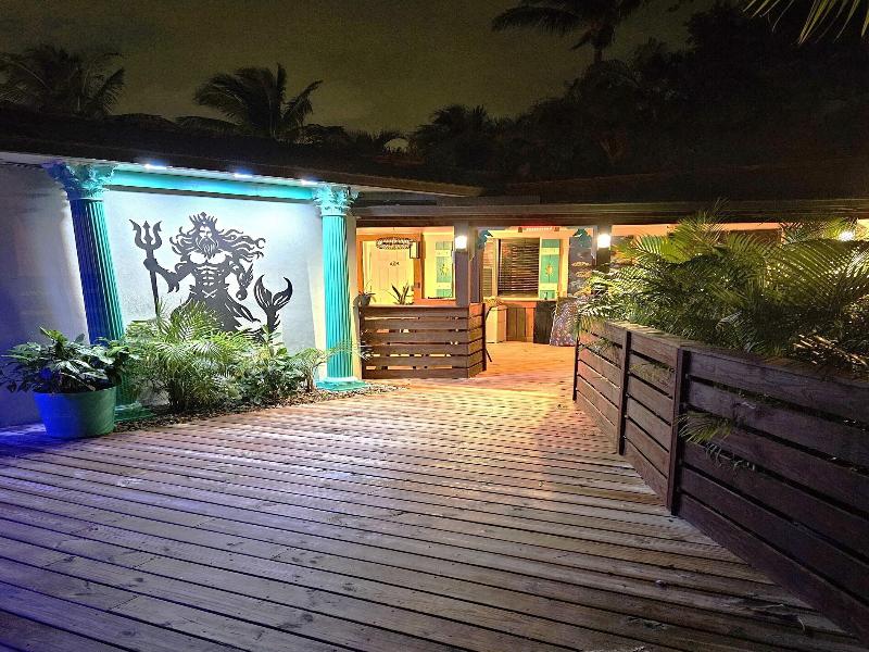 Blue Heron Bridge Hotel and Dive Club image