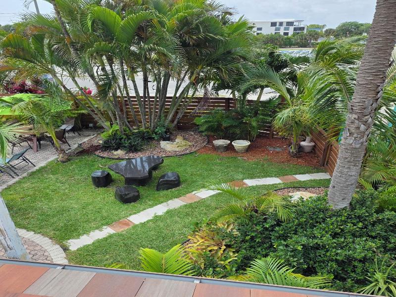 Blue Heron Bridge Hotel and Dive Club image