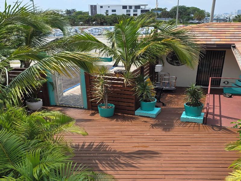 Blue Heron Bridge Hotel and Dive Club image