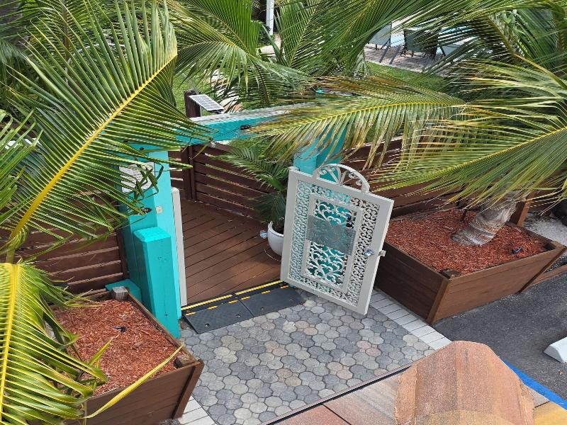 Blue Heron Bridge Hotel and Dive Club image