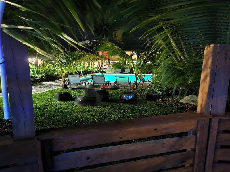 Blue Heron Bridge Hotel and Dive Club image