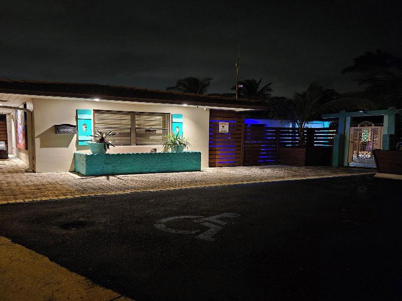 Blue Heron Bridge Hotel and Dive Club image