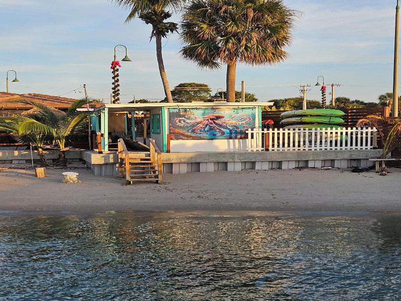 Blue Heron Bridge Hotel and Dive Club image