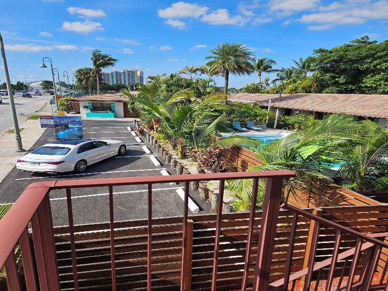 Blue Heron Bridge Hotel and Dive Club image