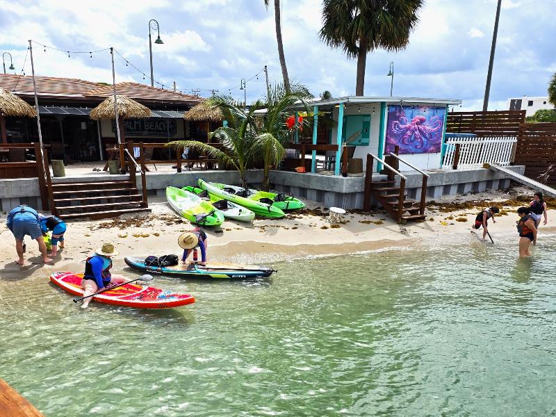 Blue Heron Bridge Hotel and Dive Club image